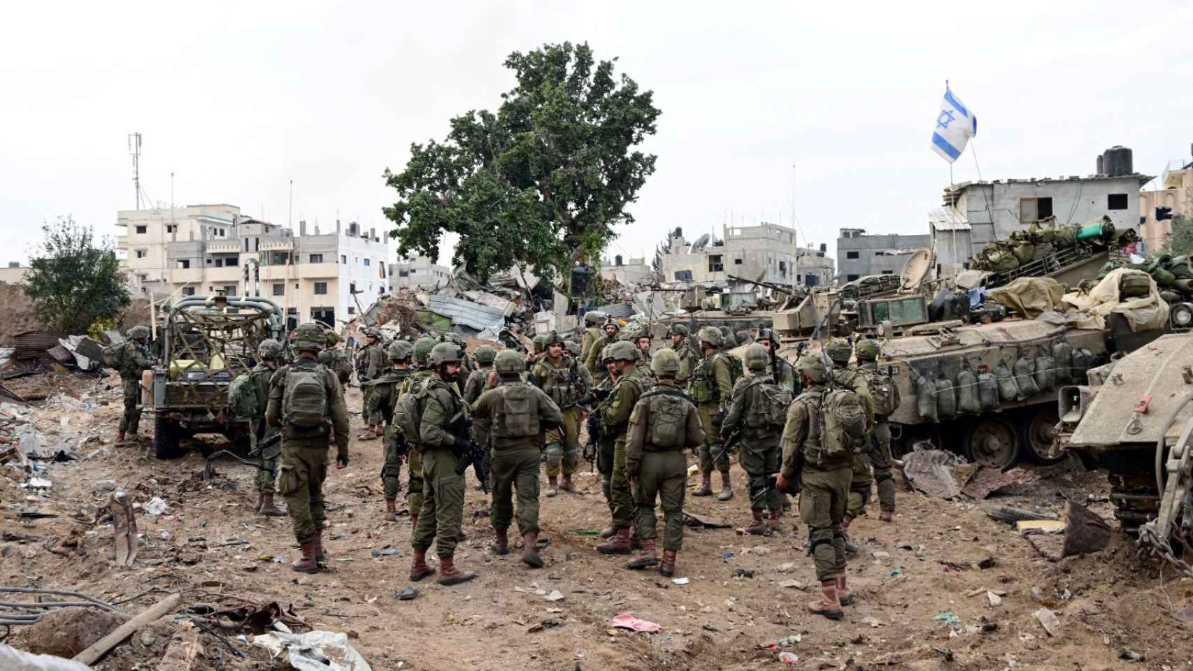 Soldados de las IDF en el distrito de Shejaiya, en la Franja de Gaza.