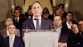 El alcalde de Salamanca, Carlos García Carbayo, en la rueda de prensa posterior a la reunión con la plataforma 'Tren rápido ya'
