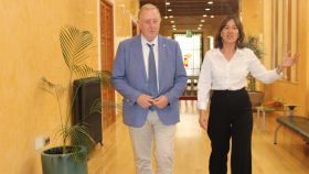 La delegada de la Junta en la provincia de Ciudad Real Blanca Fernández, con el alcalde de Carrión de Calatrava, Dionisio Moreno