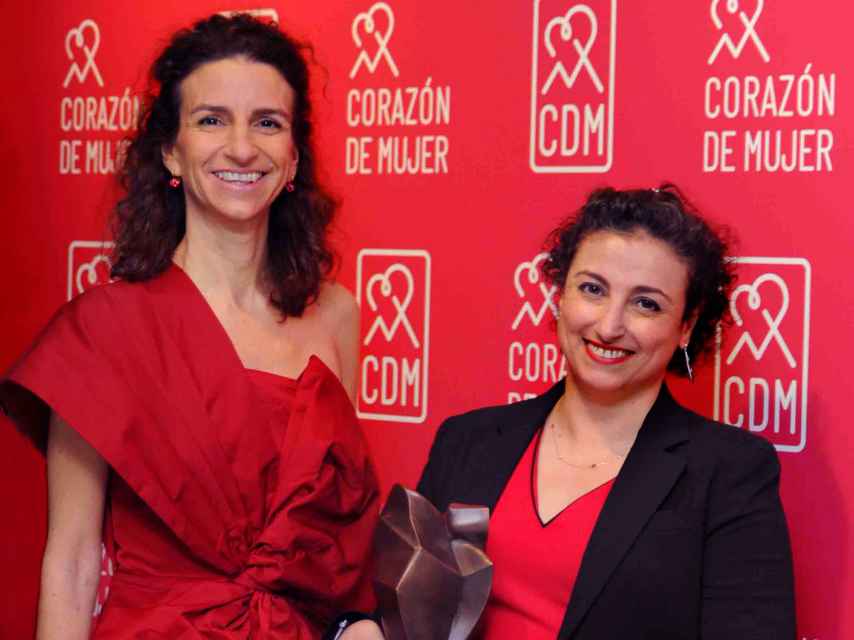 Leticia Fernández-Friera junto a la premiada Nabila Bouatia-Naji en los II Premios CDM.