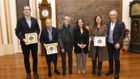 Moncho Núñez, Sofía Toro y Rosa Otero reciben en A Coruña las medallas María Pita