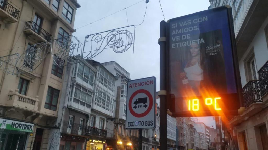 Temperatura registrada este lunes en uno de los termómetros de A Coruña