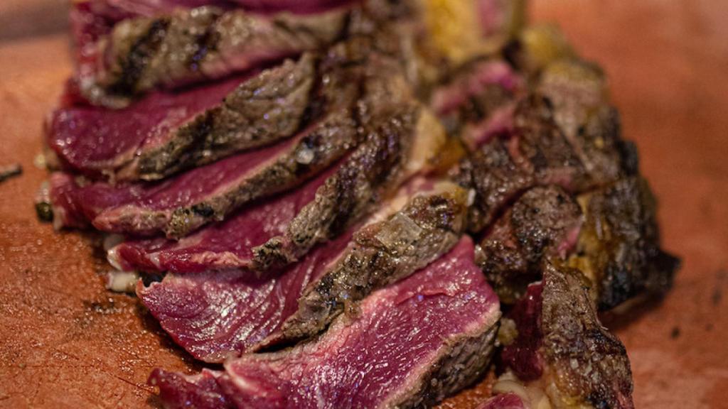 Carne a la brasa en la Parrilla de Arganda.