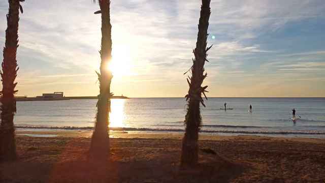 La Playa de los Náufragos es una de las más concurridas de Torrevieja durante el verano.