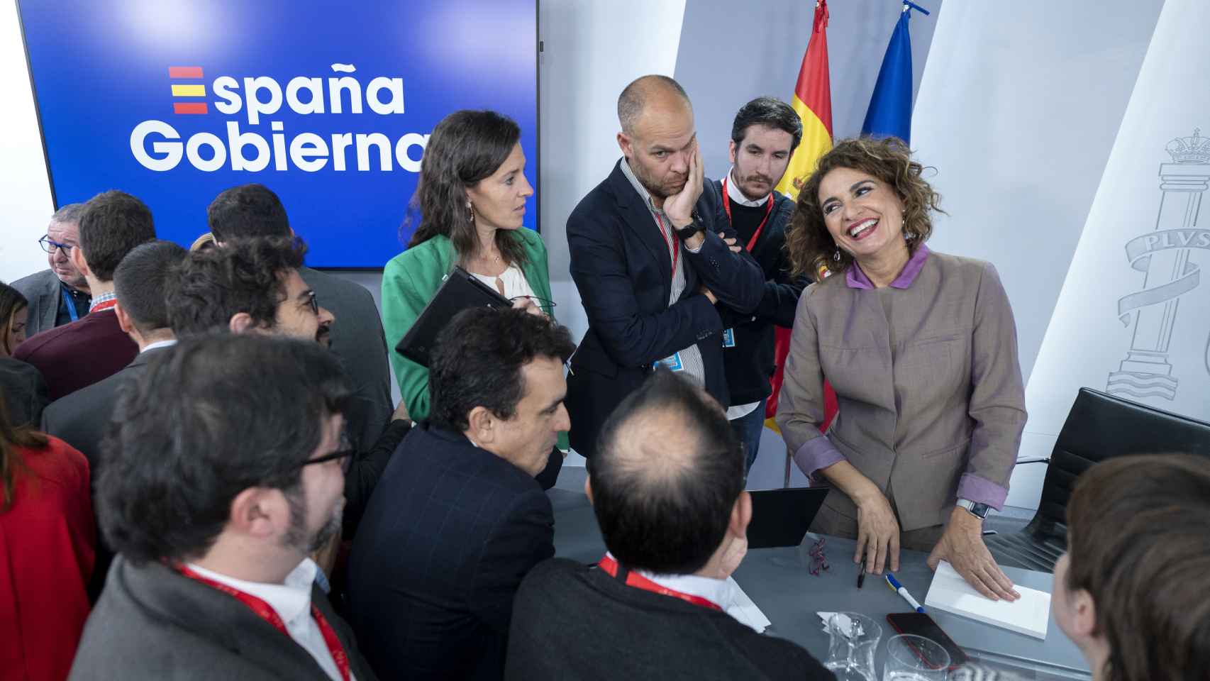 María Jesús Montero atiende a los periodistas tras el primer Consejo de Ministros de la legislatura.