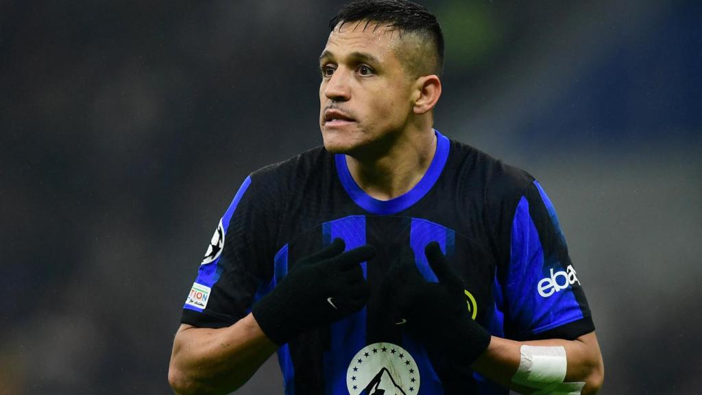 Alexis pide explicaciones al colegiado.