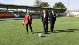 La Diputación invierte 174.000 euros en la renovación del césped del campo de fútbol de Albatera