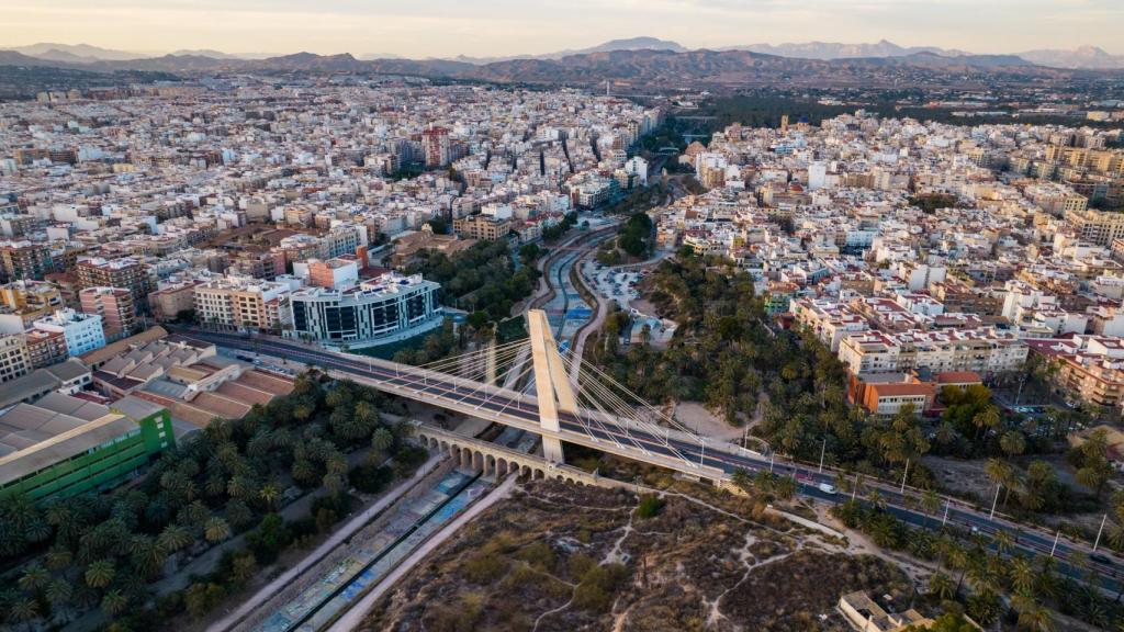 Vistas de la ciudad de Elche, en una imagen de Shutterstock.