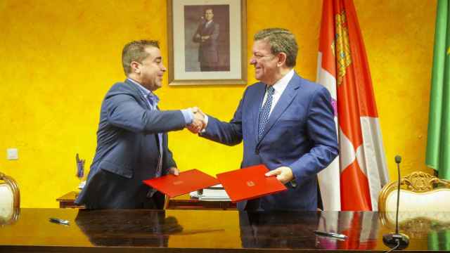 Firma del convenio entre la Junta de Castilla y León y el Ayuntamiento de Valdestillas