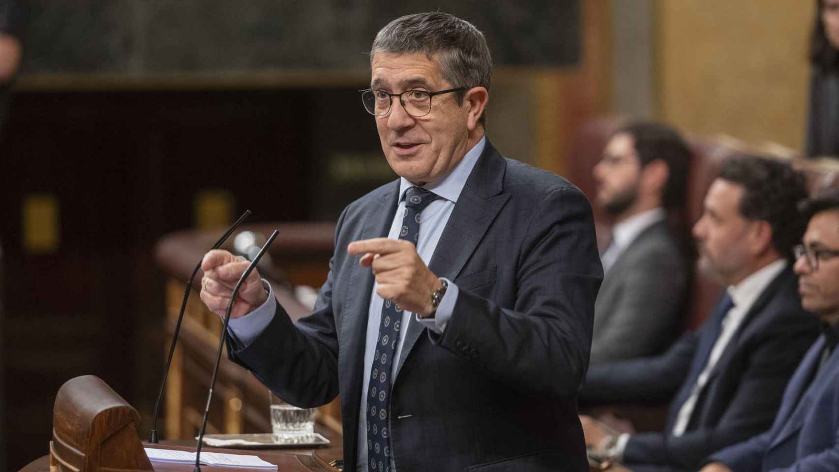 El portavoz del PSOE en el Congreso, Patxi López, defiende la Ley de Amnistía el pasado 12 de diciembre en el Parlamento.