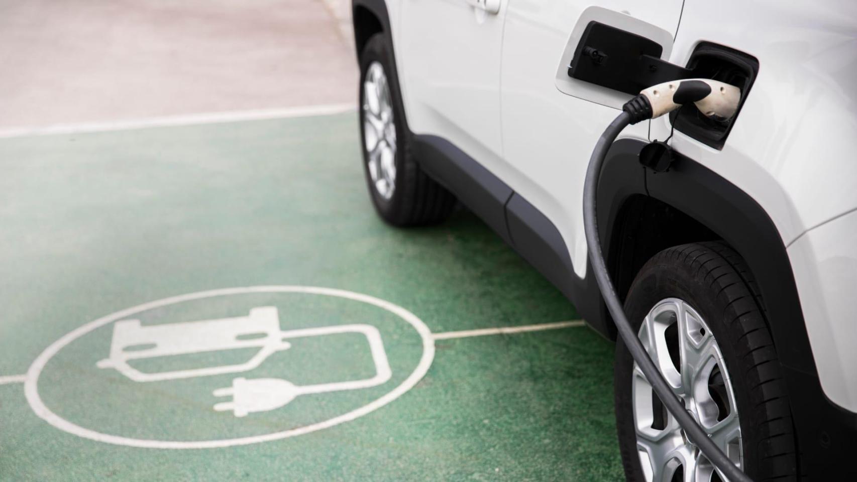 Punto de carga de un vehículo eléctrico.
