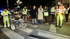 La alcaldesa de Valencia, María José Catalá, en los trabajos de adecuación de la calle Colón. EE