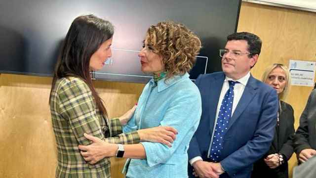 Ruth Merino, 'consellera' de Hacienda, junto a la ministra María Jesús Montero en el CPFF. EE