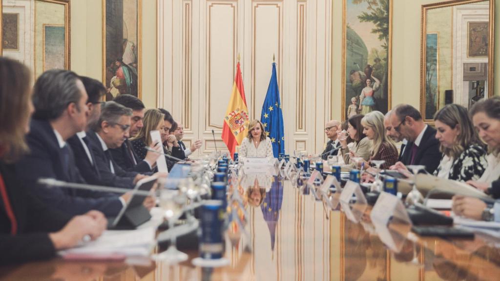 La ministra Portavoz Pilar Alegría durante la reunión de este miércoles con el sector educativo.