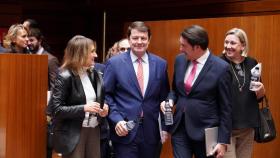 El presidente de la Junta, Alfonso Fernández Mañueco, junto a los consejeros de Educación, de Medio Ambiente y de Familia, Rocío Lucas, Juan Carlos Suárez Quiñones e Isabel Blanco, durante el Pleno de las Cortes de Castilla y León