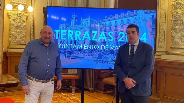 El presidente de la Asociación de Hostelería de Valladolid, Jaime Fernández, y el concejal de Tráfico y Movilidad, Alberto Gutiérrez, presenta la campaña de Terrazas 2024