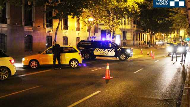 Control de alcoholemia de la Policía Municipal en una calle de Madrid.