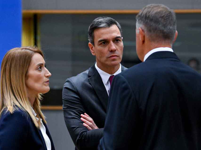 El presidente del Gobierno, Pedro Sánchez, y la presidenta de la Eurocámara, Roberta Metsola, durante la última reunión del Consejo Europeo.