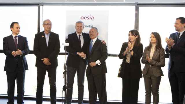 Foto de familia en la inauguración de la nueva sede de Grupo Oesía.