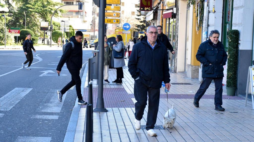 Gente paseando por Zamora