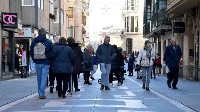 Gente paseando por Zamora