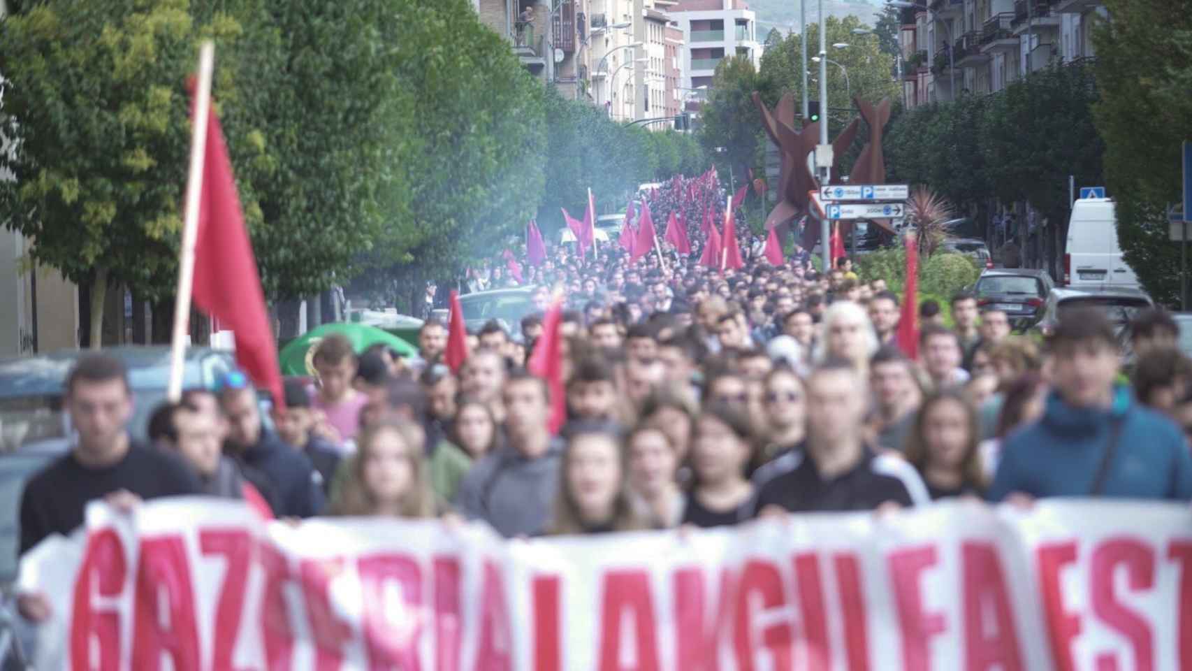 Miles de personas marchan convocados por la GKS el pasado octubre