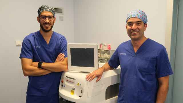Los doctores  Édgar Olarte Barragán y Pau Sarrio Sanz, del equipo de IMED Elche.