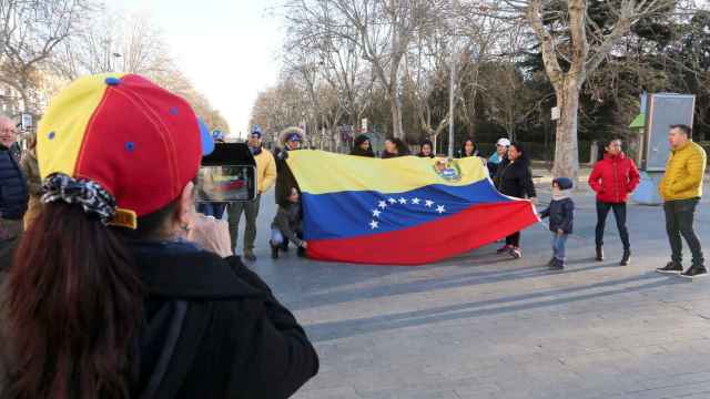 Una treintena de venezolanos participan en una concentración en Valladolid