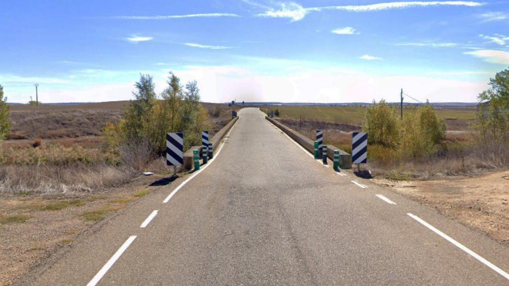 Puente entre Villalpando y la provincia de León que cruza el río Valderaduey