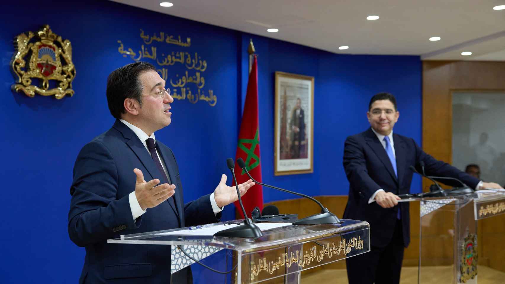 El ministro de Exteriores español, José Manuel Albares, y su homólogo de Marruecos, Naser Burita.