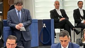 Carles Puigdemont aguarda su turno en el Parlamento Europeo para intervenir en el debate con Pedro Sánchez.