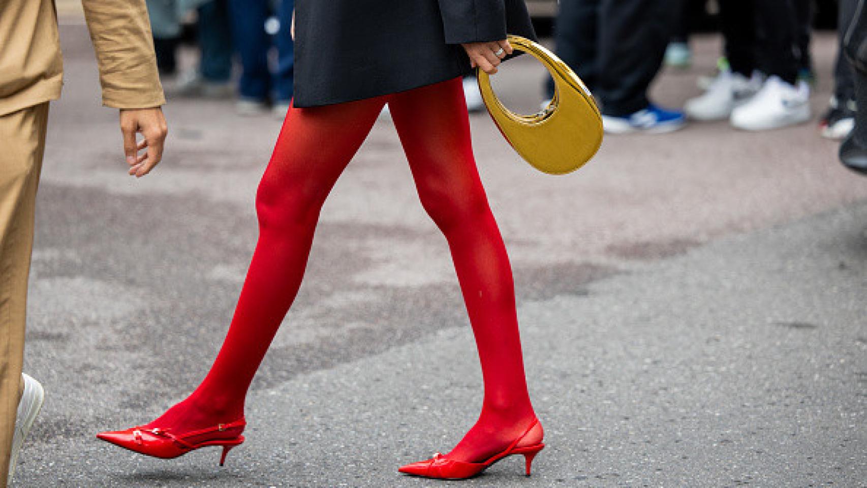 12 ideas de Outfits medias rojas