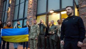 El presidente ucraniano, Volodímir Zelenski, visita este jueves el comando del ejército estadounidense en Wiesbaden.