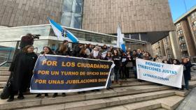 Imagen de archivo de una protesta de abogados y procuradores del turno de oficio en A Coruña.