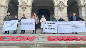 Protesta en A Coruña de Defensa do Común contra la construcción de 56 viviendas en A Maestranza