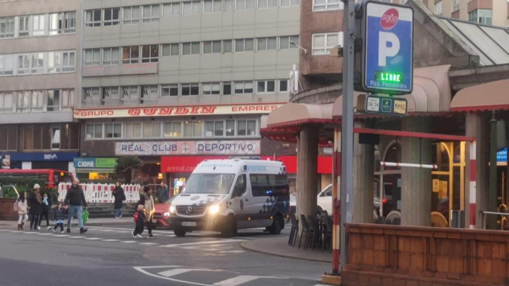 Una patrulla de la Policía Local en el lugar del accidente