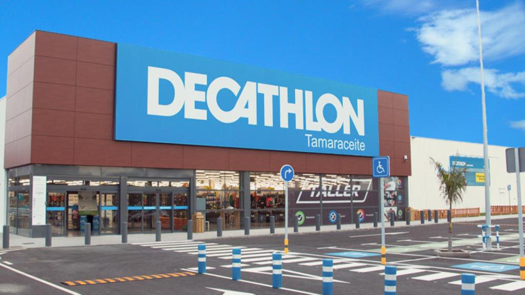 Fachada Decathlon.