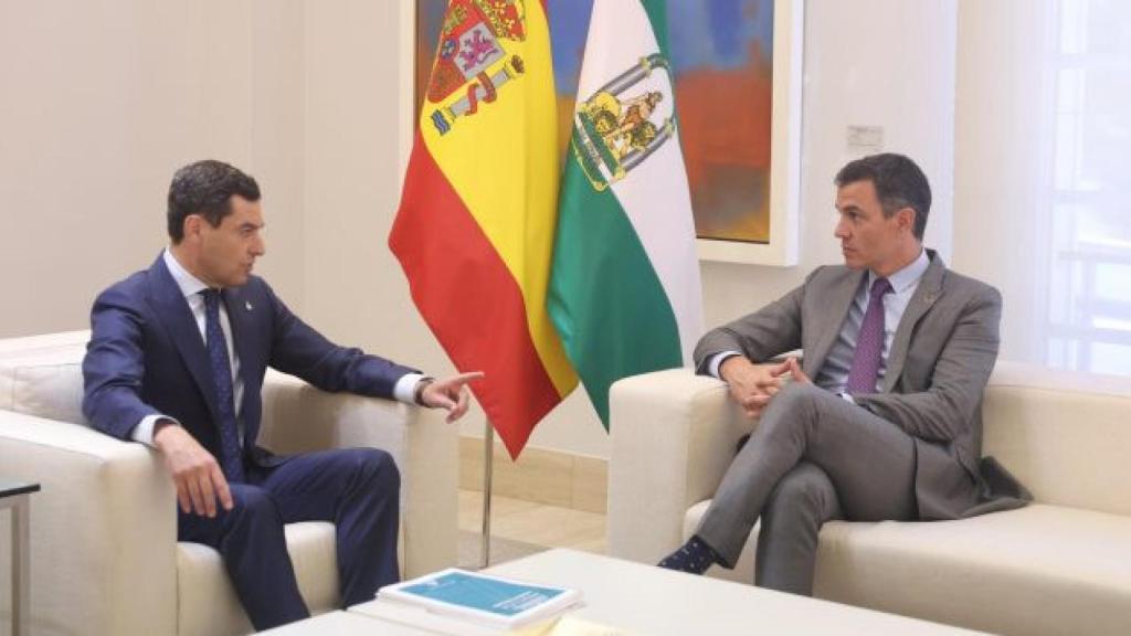 El presidente de la Junta, Juanma Moreno, y el presidente del Gobierno, Pedro Sánchez, en Moncloa.