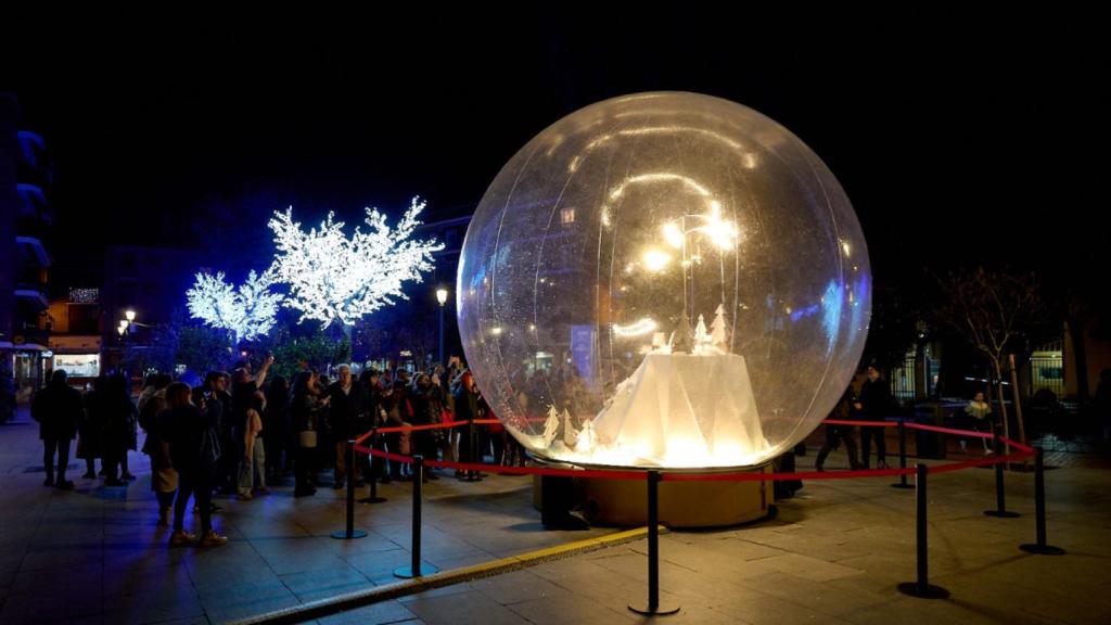 Bola de nieve interactiva en la Plaza de Carabanchel.