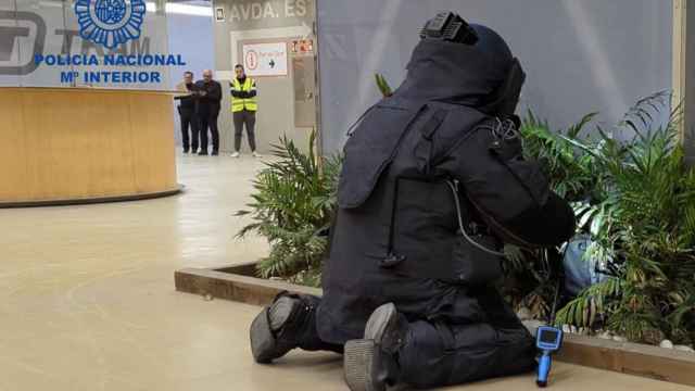 Así ha sido el simulacro de amenaza terrorista de la Policía en la estación de TRAM de Luceros en Alicante