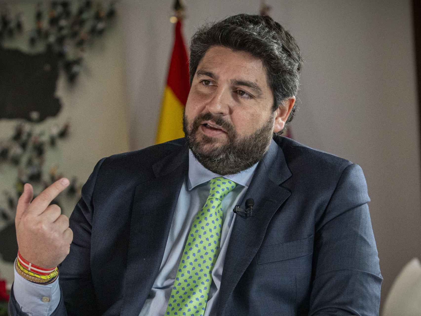 El presidente de Murcia, Fernando López Miras, en el Palacio de San Esteban, durante la entrevista con EL ESPAÑOL.