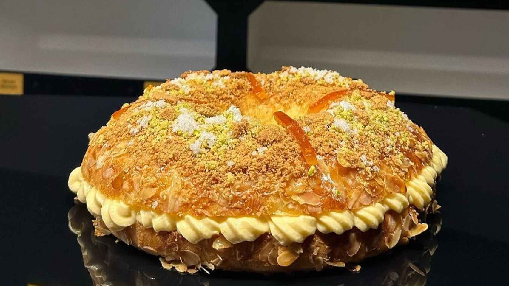 Largas colas para el roscón de tarta de queso de Álex Cordobés: 50 unidades a la semana sin reserva