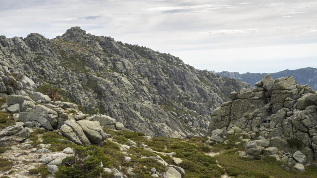 Esta es una de las rutas más bonitas de Madrid: recorre siete cimas y tiene unas vistas espectaculares.