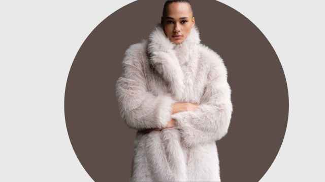 Descubre el abrigo de pelo de Zara que promete convertirse en prenda viral