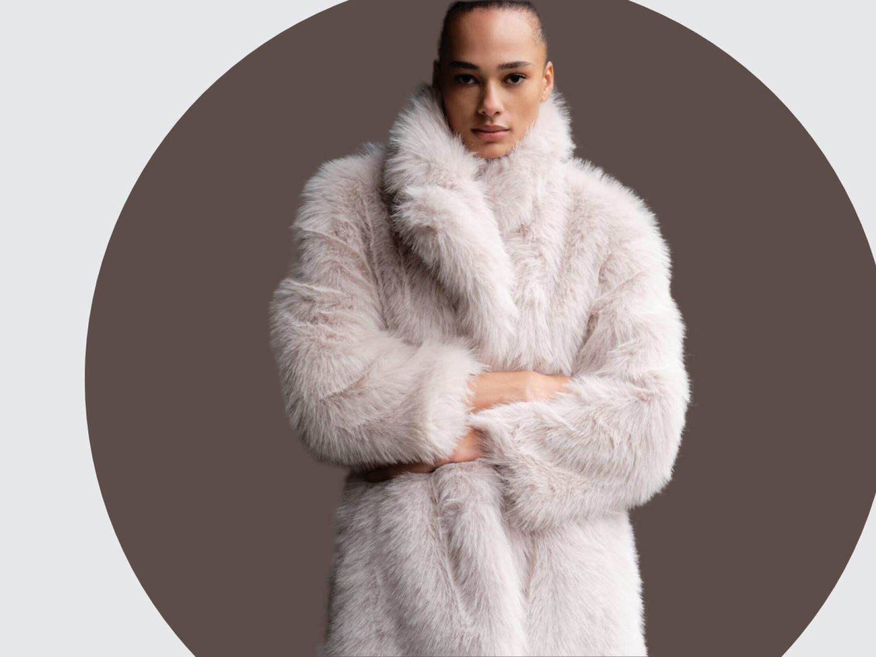 10 abrigos efecto pelo de Zara que respiran lujo silencioso