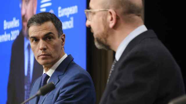 Pedro Sánchez y Charles Michel, durante la rueda de prensa final del Consejo Europeo que ha concluido este viernes en Bruselas