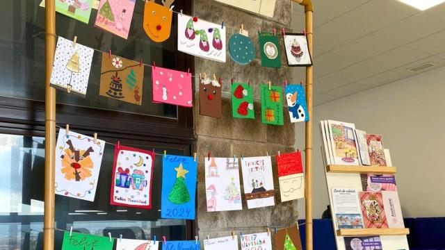 Postales navideñas hechas con mucho cariño para pacientes ingresados en el hospital de Ferrol