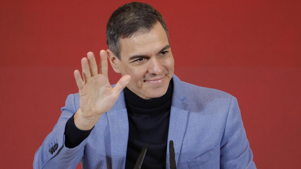 Pedro Sánchez saluda durante su presentación en la Convención del PSdeG