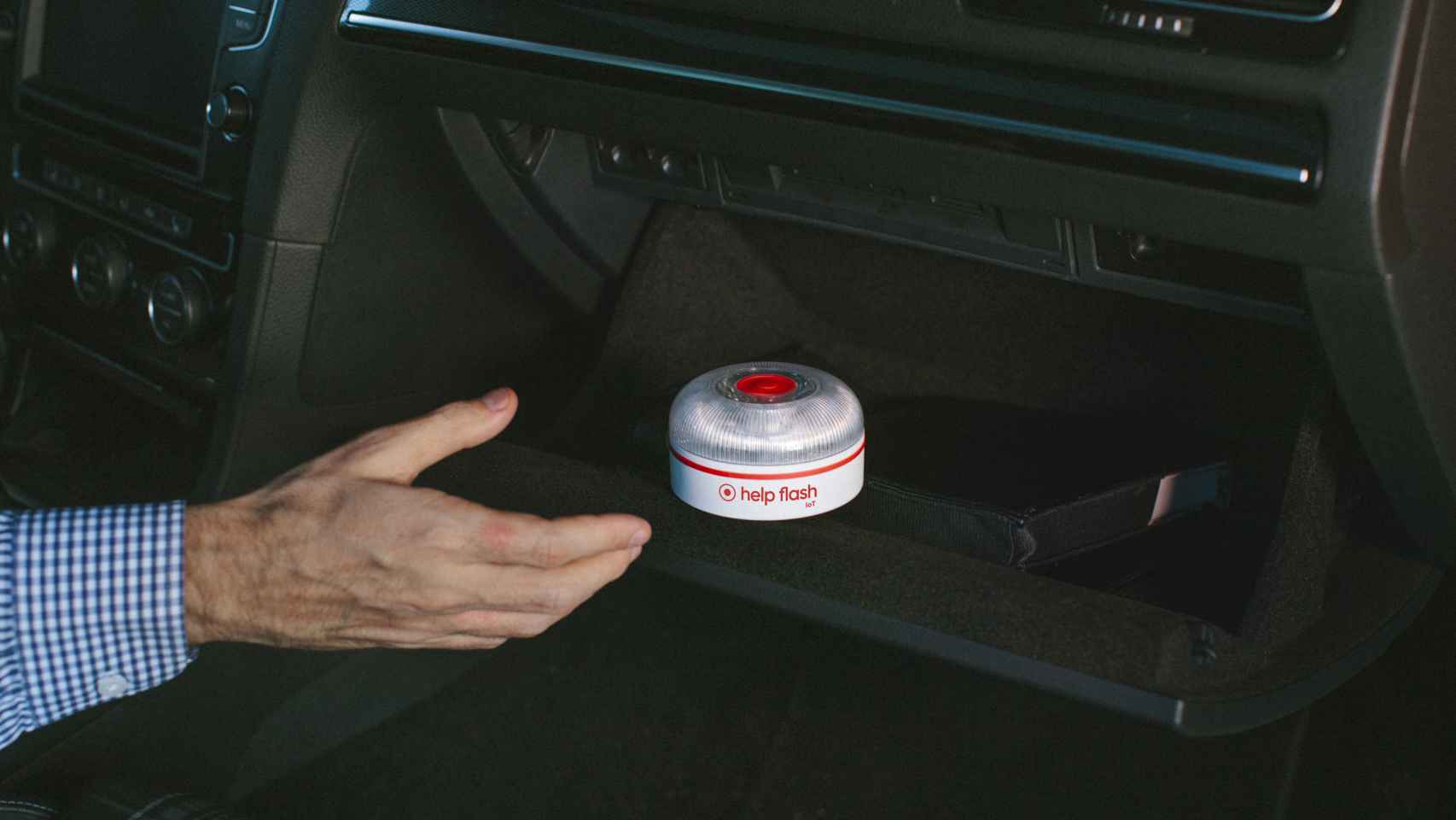 Esta baliza luminosa y conectada se puede guardar en cualquier espacio del coche.