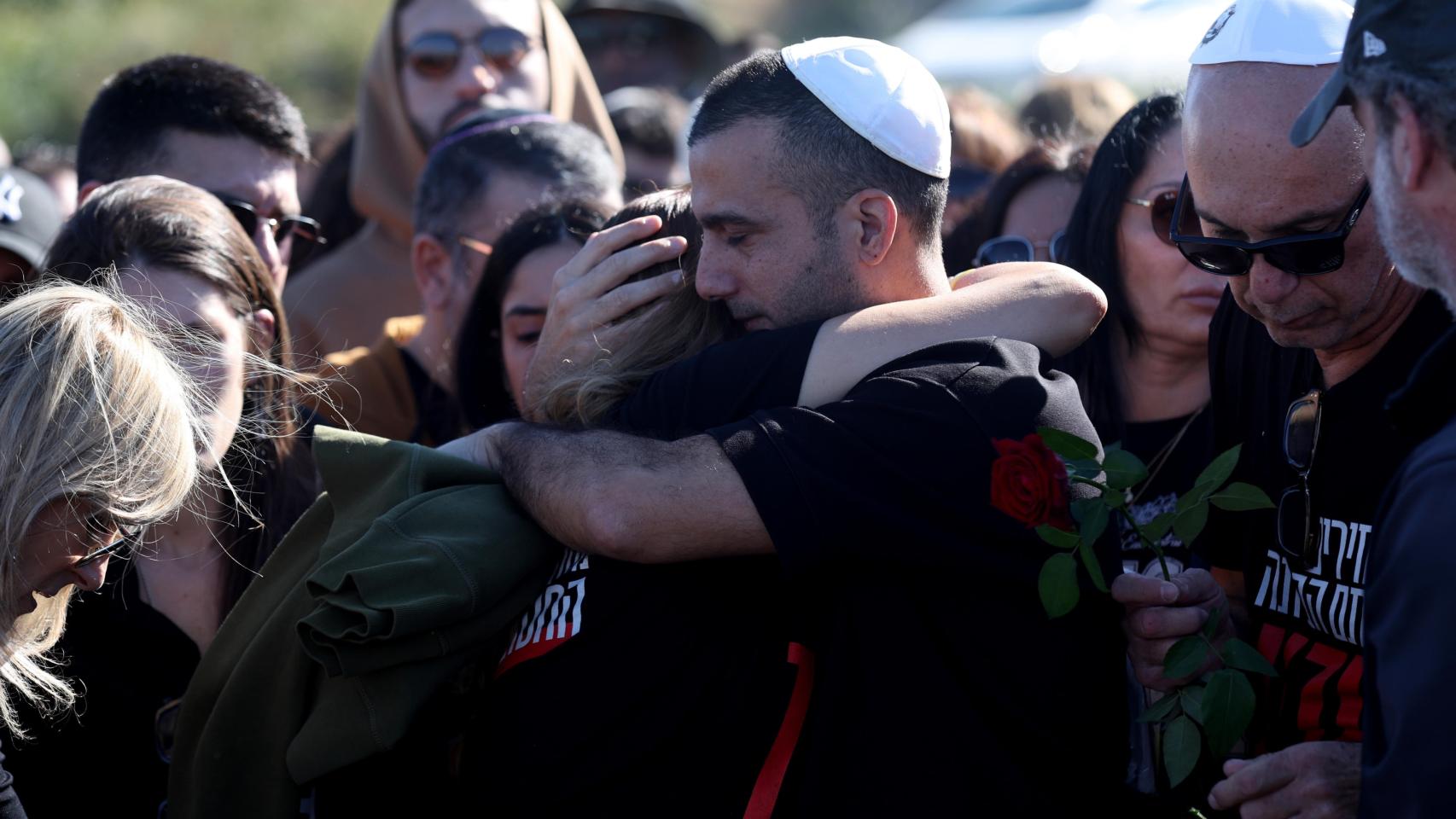 Funeral tras rescatar el cuerpo de Eden Zachariah de Gaza.